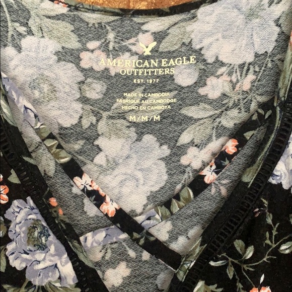 🌵3 for $10🌵  Women’s Floral Tank Top - Picture 3 of 3